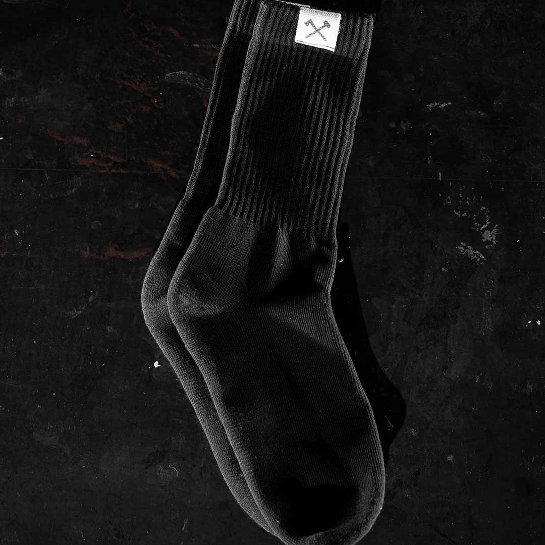 iconsocksblack_0000s_0003_DSC06811_d9027f58-1799-4d36-96c9-0a07db540b1f.jpg